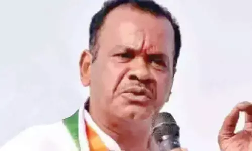 Cinematography Minister Komatireddy skips Gaddar Awards ceremony