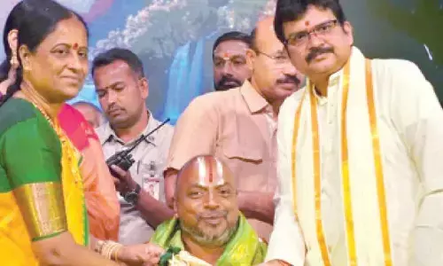 Vedic scholar, temple priest conferred Ugadi Awards