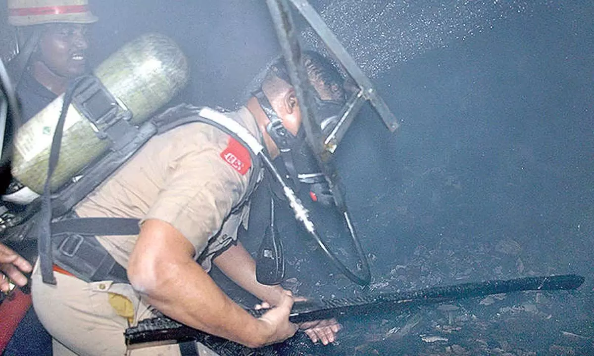 Fire breaks out in market complex Fire breaks out in market complex