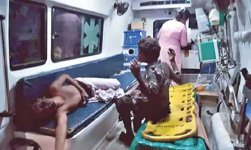 2 children injured in fire mishap