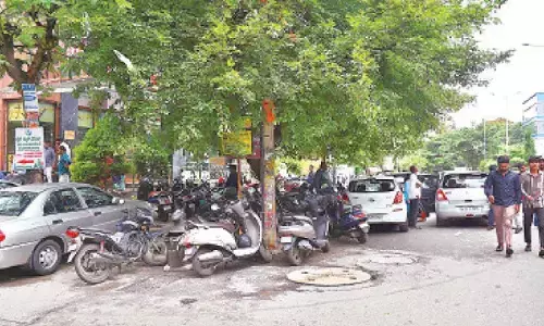 Footpath, parking policy for Bengaluru: Shivakumar holds meeting with city MLAs