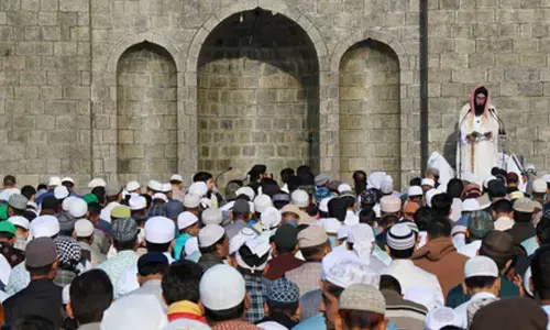 Thousands join peaceful Eid prayers in J&K
