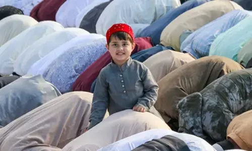 MP celebrates Eid-ul-Fitr with religious devotion, greetings