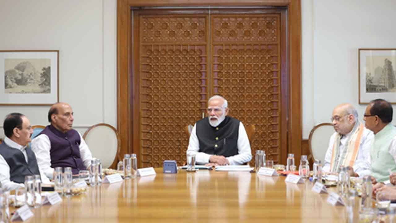 PM Modi's Big Meet With Senior Ministers Over Fuel Amid Middle East Conflict