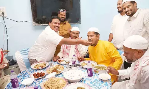MLA dines at minority leader’s house