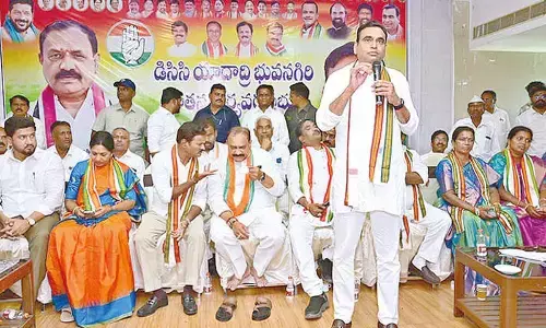 Set aside differences, unite for party growth: Bhongir Cong MP