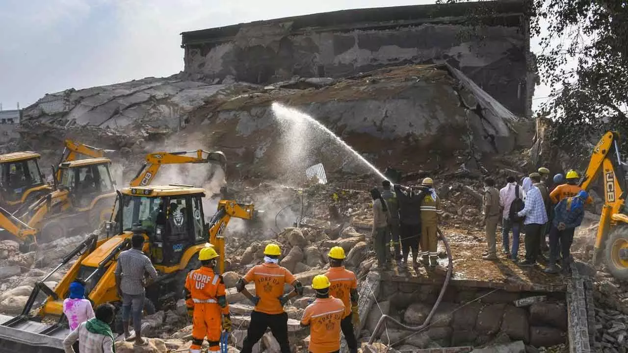 Cold storage unit collapse in Prayagraj, 4 labourers die : Ammonia leak from facility triggers panic