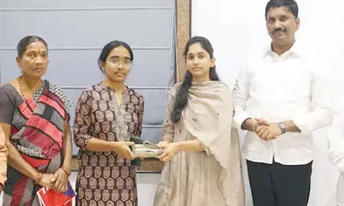 Deputy Mayor extends financial aid to poor medical student