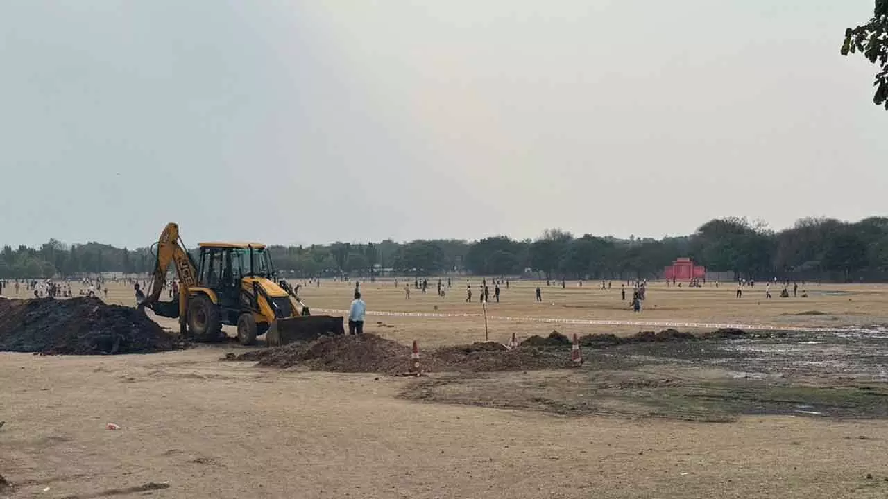 Overflowing sewage chokes Parade Ground Overflowing sewage chokes Parade Ground