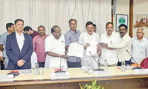 Trade union leaders submit representation to Union Ministers