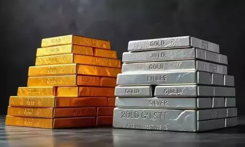 Gold, silver prices plummet by 7%