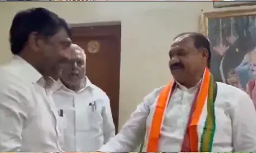 TPCC chief Mahesh Goud meets Jeevan Reddy to pacify him