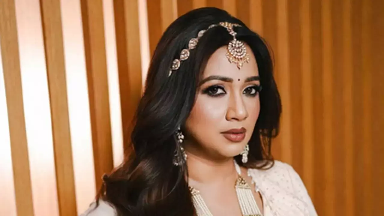 Shreya Ghoshal becomes India’s 1st female artiste in 3 decades to launch live album