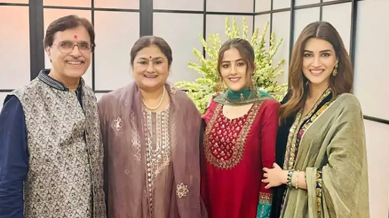 Kriti Sanon says Im glad I got your gummy smile as she wishes her father on his birthday Kriti Sanon says Im glad I got your gummy smile as she wishes her father on his birthday