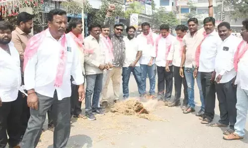 BRS affiliated BC leaders burn effigy of CM over alleged neglect in budget