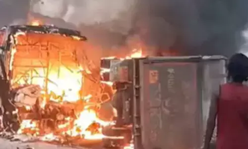 Ten burnt all in fire erupted after lorry and bus collision near Rayavaram Ten burnt all in fire erupted after lorry and bus collision near Rayavaram