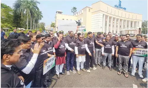 Oppn comes in black to protest in Assembly