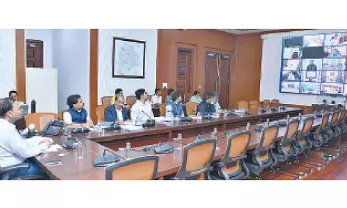 Petroleum secy cautions against panic buying