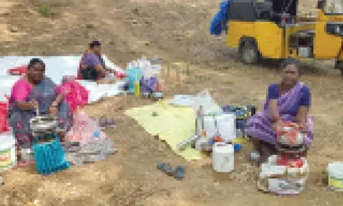 Devotees endure scorching heat at Bhadrachalam Ram Navami celebrations Devotees endure scorching heat at Bhadrachalam Ram Navami celebrations