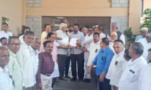 Retired employees protest against Central Pension Bill, submit memorandum Retired employees protest against Central Pension Bill, submit memorandum