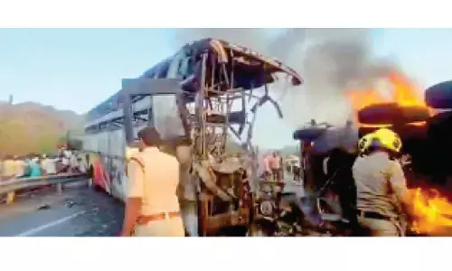 14 charred to death in bus-truck collision