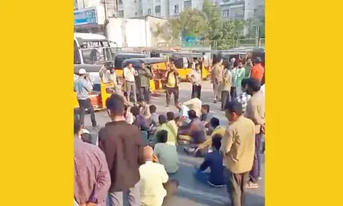 Fuel worries persist in city; auto drivers stage protest Fuel worries persist in city; auto drivers stage protest