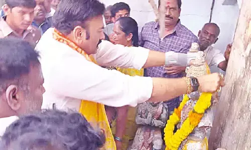 Clash erupts during Dy Speaker’s visit to WG on Sri Rama Navami Clash erupts during Dy Speaker’s visit to WG on Sri Rama Navami