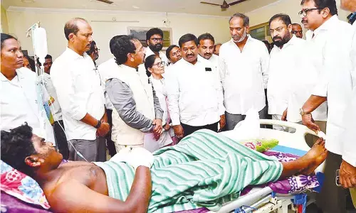 Govt promises support to bus accident victims