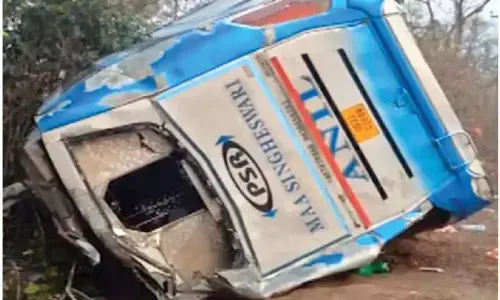 5 die after tourist bus overturns in Nayagarh