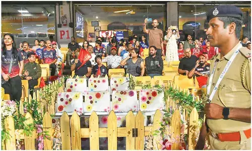 Players, officials observe one-minute silence ahead of IPL opener Players, officials observe one-minute silence ahead of IPL opener