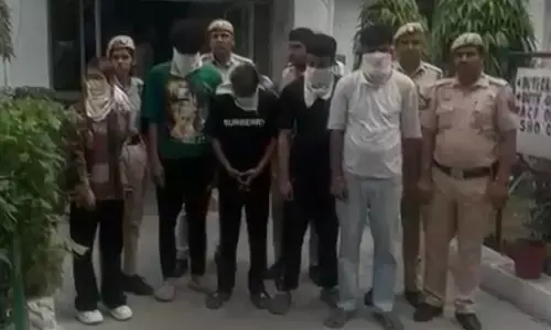 Delhi Man Lured Via Dating App, Kidnapped And Robbed Of ₹7 Lakh; 5 Arrested Delhi Man Lured Via Dating App, Kidnapped And Robbed Of ₹7 Lakh; 5 Arrested