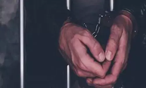 Five arrested, for trying to run down the police squad