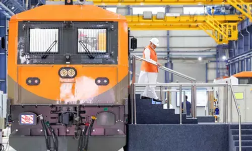 India’s industrial growth accelerates to 5.2 pc in Feb India’s industrial growth accelerates to 5.2 pc in Feb