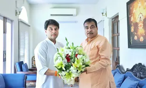 Jyotiraditya Scindia meets Nitin Gadkari on road projects in MP​
