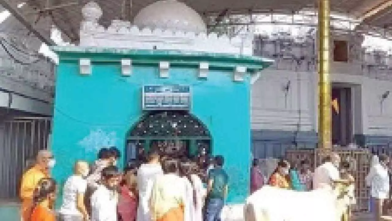 HC refuses to stop relocation of dargah from Vemulawada temple HC refuses to stop relocation of dargah from Vemulawada temple