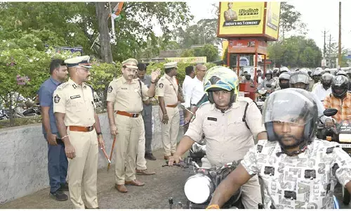 Visakhapatnam Range IG exhorts two-wheeler riders to use helmets and stay safe