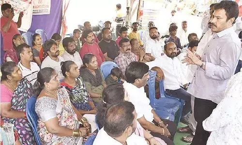 YSRCP district president demands revival of night food court