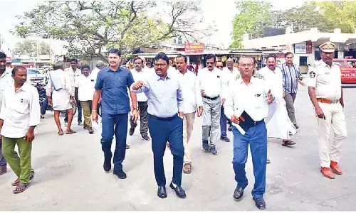 Officials asked to focus on welfare schemes