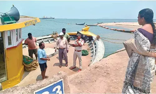 326 HPB reaches Krishnapatnam to illegal venturing in sea