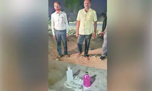 Head constable caught red-handed accepting bribe