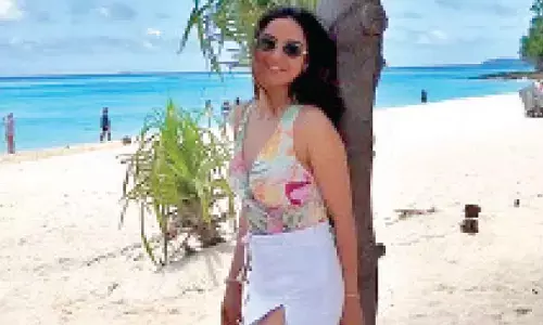 Jasmine Bhasin says ‘samundar mein naha ke bhayankar tan ho gayi hoon’ Jasmine Bhasin says ‘samundar mein naha ke bhayankar tan ho gayi hoon’