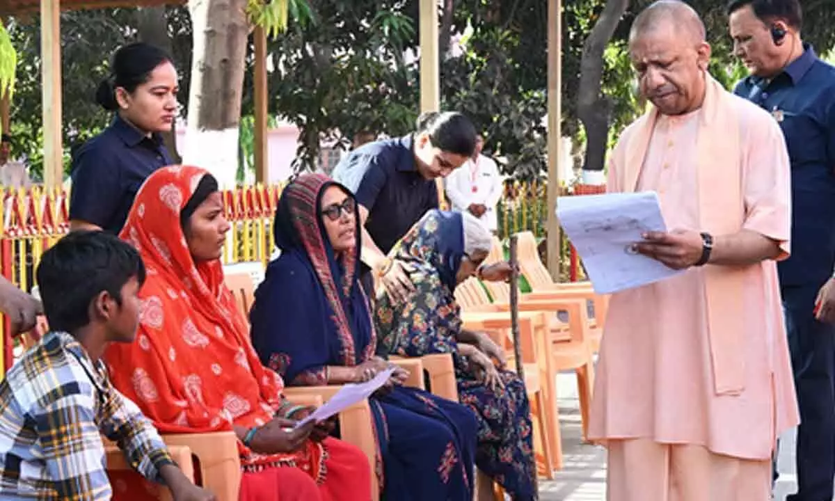 CM Yogi holds ‘Janata Darshan’ at Gorakhnath temple, assures housing and medical aid for needy CM Yogi holds ‘Janata Darshan’ at Gorakhnath temple, assures housing and medical aid for needy
