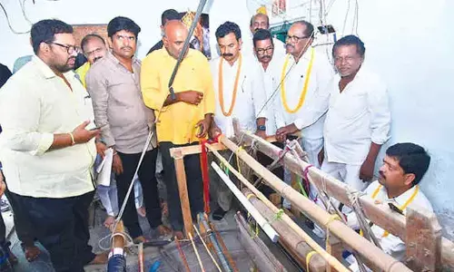 Free power will benefit 2 lakh weaver families: Minister