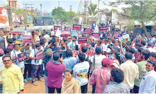YSRCP stages protest over illegal sand mining