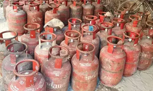 Police bust illegal LPG refilling racket in Dabri