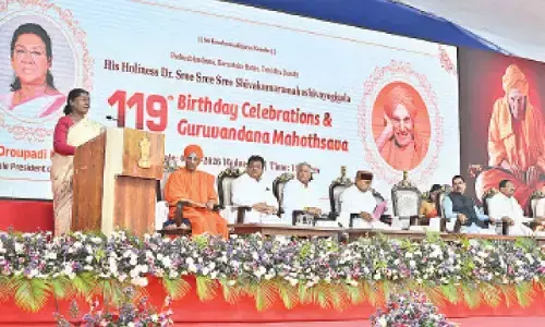 Prez attends Siddaganga event, praises legacy of Shivakumara Swamiji