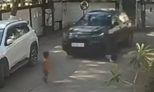 Minor girl run over by car in MPs Indore; suffers severe injuries