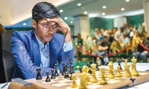 Pragg draws, Divya loses in Candidates