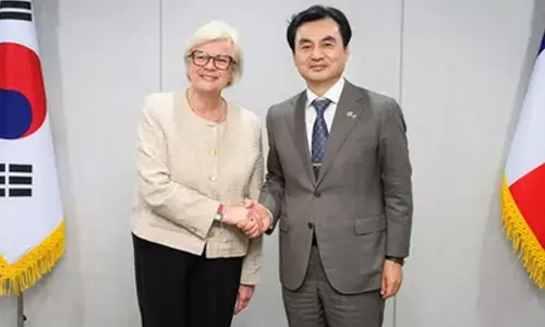 Defence chiefs of South Korea and France discuss security, arms cooperation