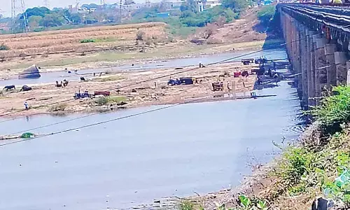 Alarm over Illegal sand mining near NH-44 bridge in AP